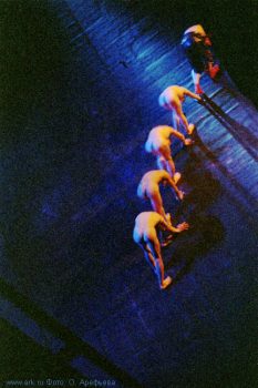 Фото Ольги Арефьевой. Спектакль театра DEREVO "Кецаль", 25-30 сентября 2005