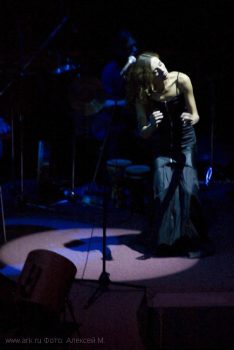 Ольга Арефьева и Ковчег. Фото Алексея М. с акустического концерта в ЦДХ 28 октября 2005