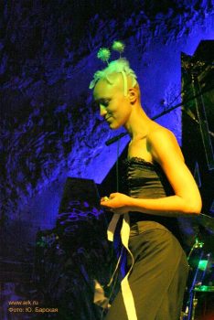 Ольга Арефьева и «Ковчег». Фотографии с электрического концерта 15 июня 2007 в клубе "ХО". Фото Юлии Барской