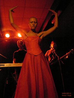 Ольга Арефьева и «Ковчег». Фотографии с электрического концерта 23 сентября 2007 в Питере в клубе "Орландина". Фото Yuija