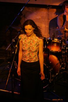 Ольга Арефьева и «Ковчег». Фотографии с электрического концерта 1 декабря 2007 в клубе «ХО». Фото KALIMBA