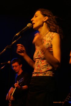 Ольга Арефьева и «Ковчег». Фотографии с электрического концерта 1 декабря 2007 в клубе «ХО». Фото KALIMBA