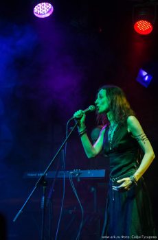 Ольга Арефьева и Ковчег - концерт в Ижевске 15 марта 2015. Фото Софи Гусаровой.