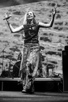 Ольга Арефьева и "Ковчег". Концерт в YotaSpace 22 мая 2016. Фото: Анна Лампасова