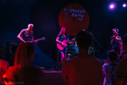 Ольга Арефьева и "Ковчег". Концерт в Mezzo Forte 25 июня 2022. Фото Алёны Али