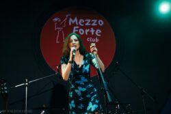 Ольга Арефьева и "Ковчег". Концерт в Mezzo Forte 25 июня 2022. Фото Алёны Али